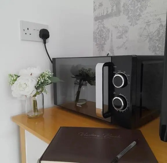 スタンダードルーム, Debonair Bnb @33