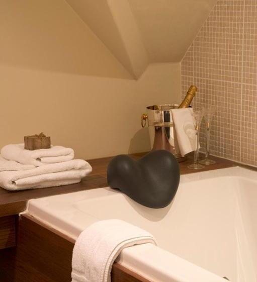 バス共有のスタンダードルーム, Pahilleke