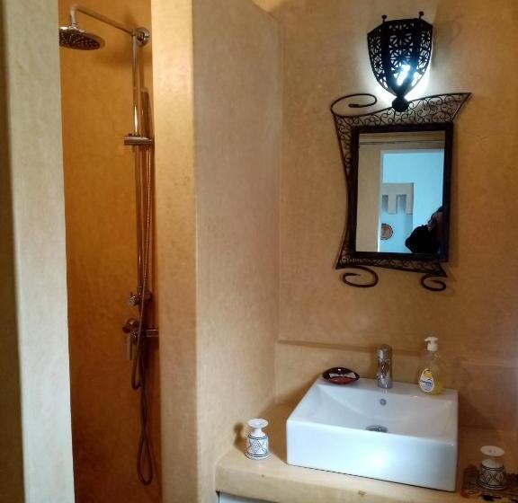 اتاق استاندارد, Janna D Ifni