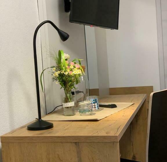 Quarto Estandar Individual, Pension Deckenpfronn