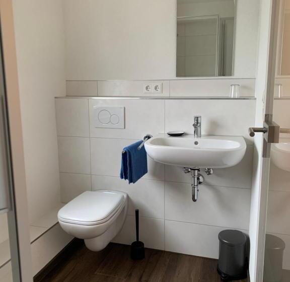 Quarto Estandar Individual, Pension Deckenpfronn