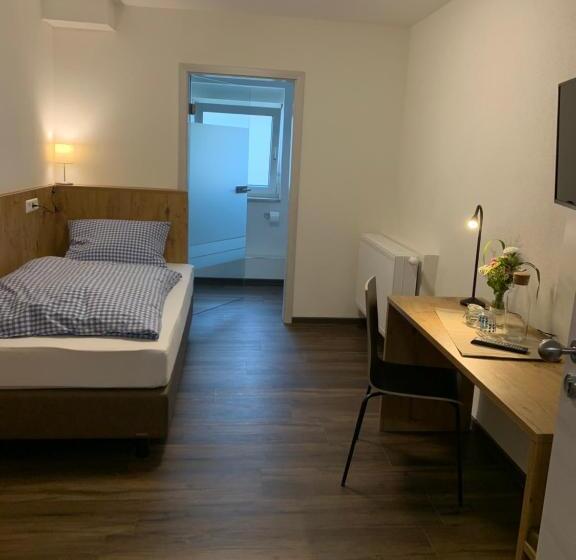 Quarto Estandar Individual, Pension Deckenpfronn