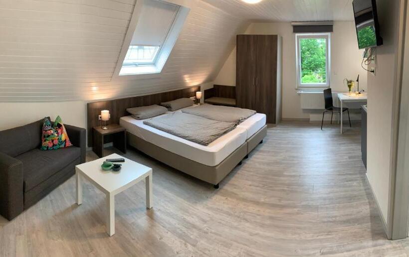 Apartamento 1 Dormitório, Pension Deckenpfronn