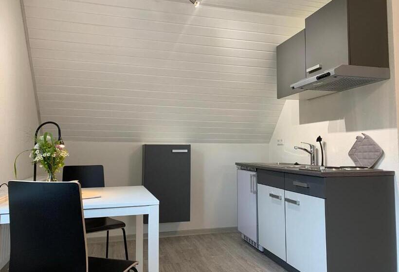 Apartamento 1 Dormitório, Pension Deckenpfronn