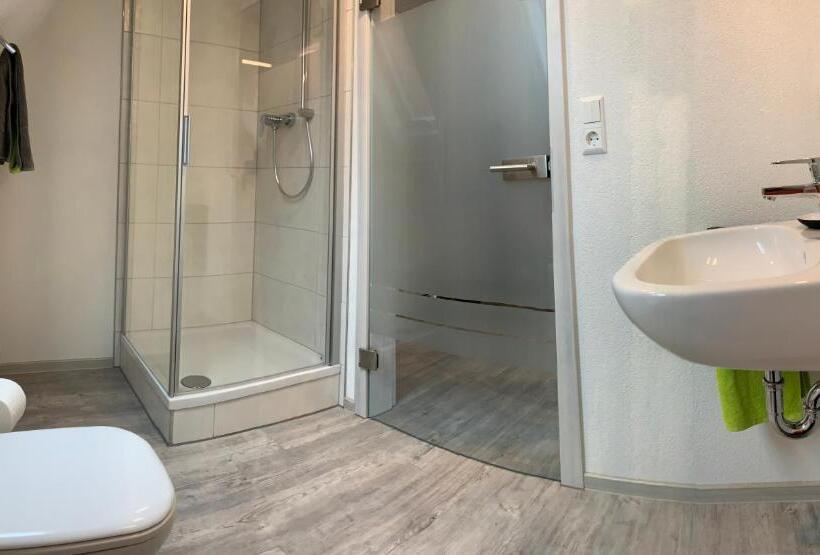 Apartamento 1 Dormitório, Pension Deckenpfronn