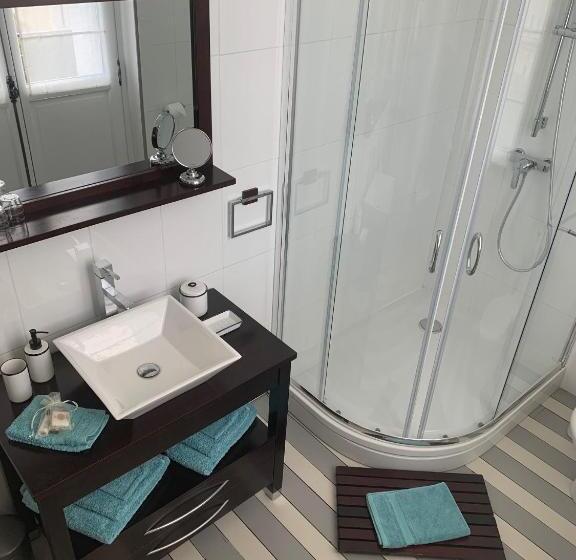 غرفة عائلية, Domaine De La Hure