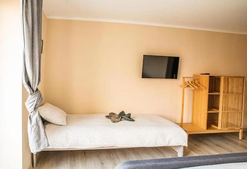 Standard Kolmen Hengen Huone Parveke, K House