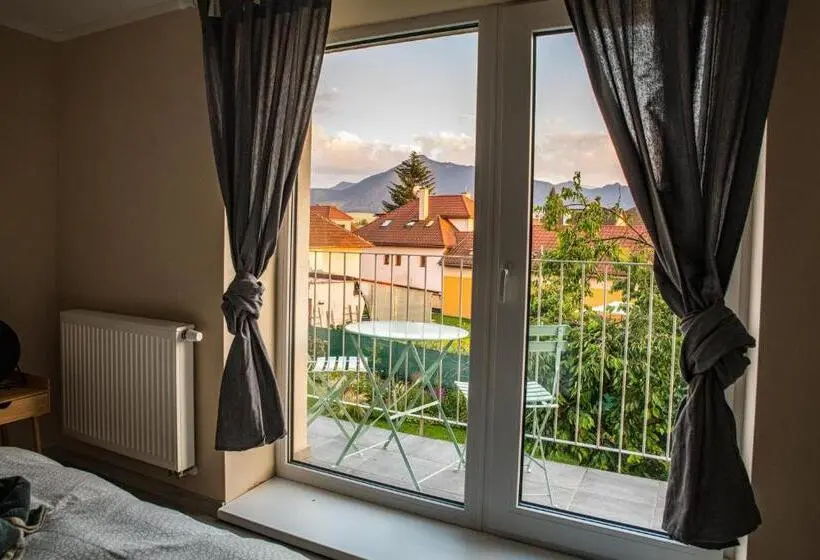 Standard Kolmen Hengen Huone Parveke, K House
