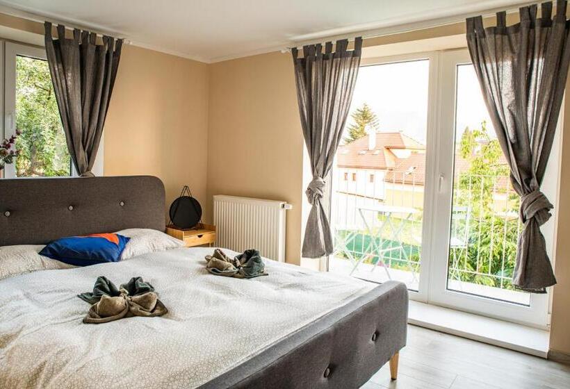 Трехместный Номер Стандарт с Балконом, K House