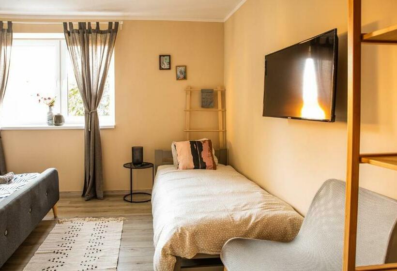 标准三人间, K House