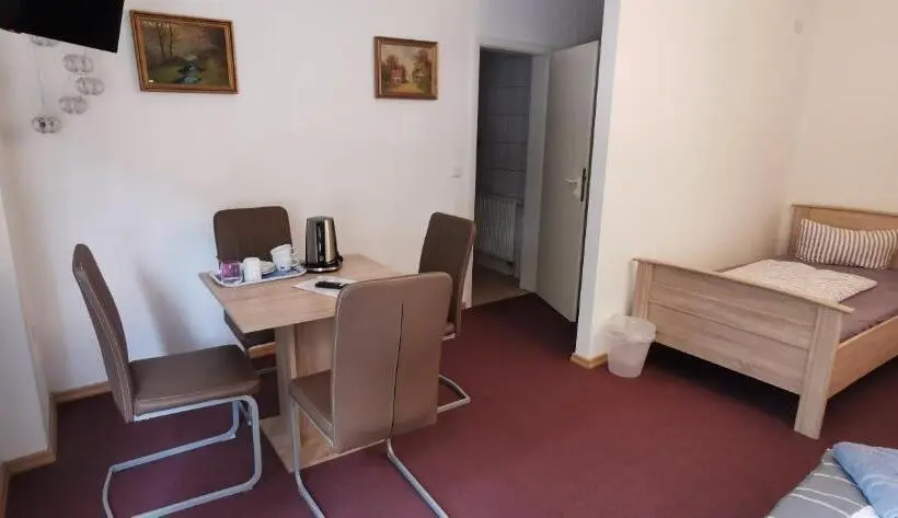 اتاق استاندارد چهار تخته, Pension Hochheimer Schlösschen
