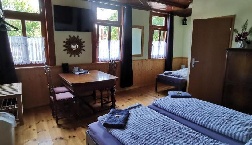 חדר סטנדרט לשלושה, Pension Hochheimer Schlösschen