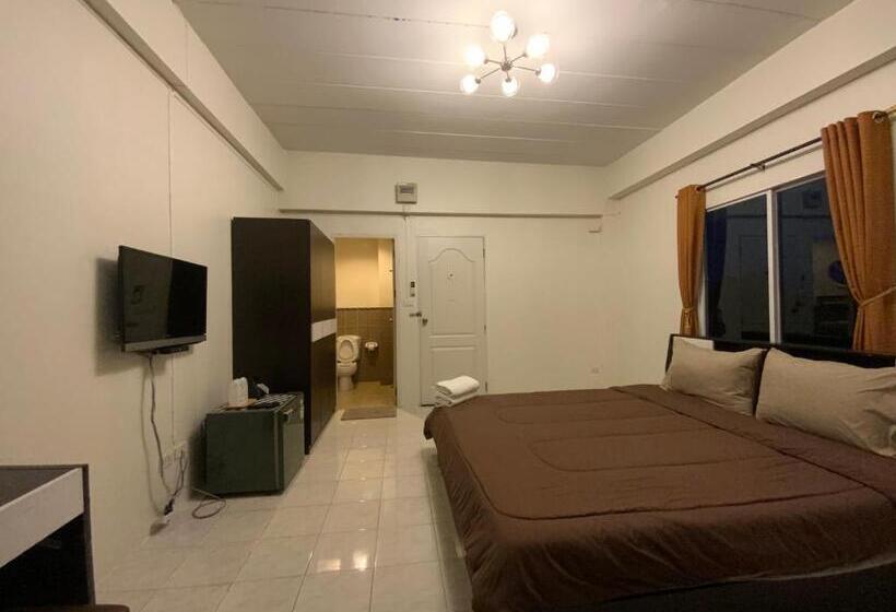 Номер Стандарт, Uh Hostel