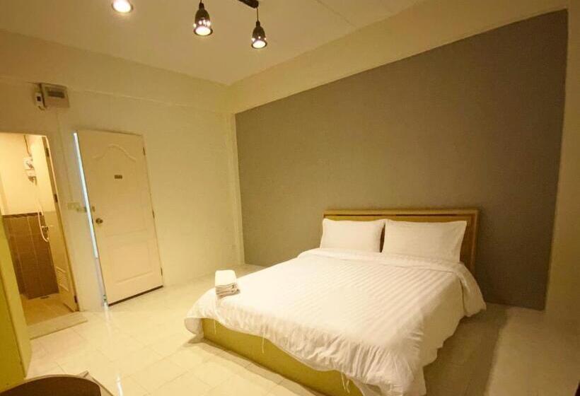 חדר סטנדרט, Uh Hostel