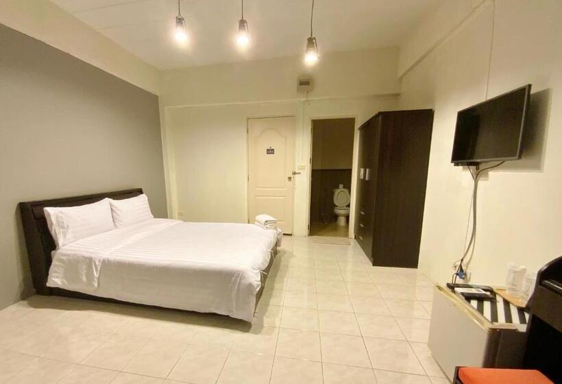 חדר סטנדרט, Uh Hostel