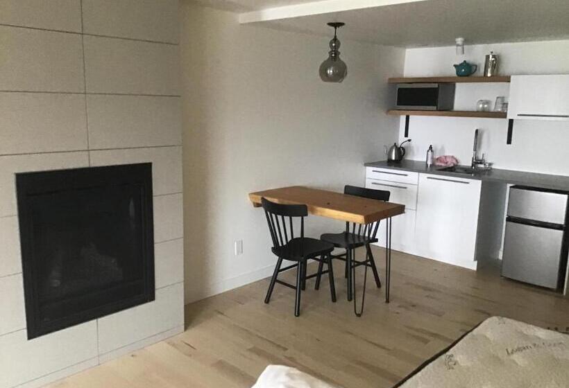 סטודיו סטנדרט, מיטה זוגית, 378 Marine Drive