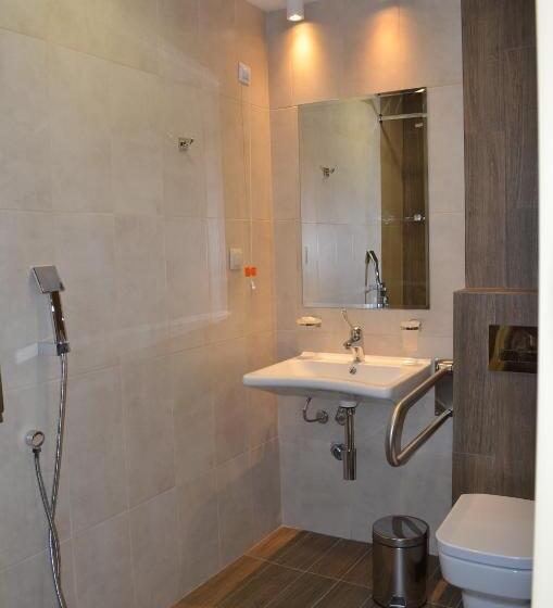 Superior room with lake view, Mobi Dick Family