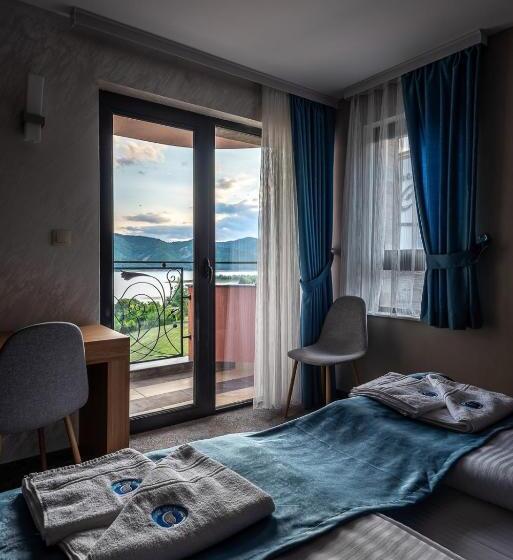 Superior room with lake view, Mobi Dick Family