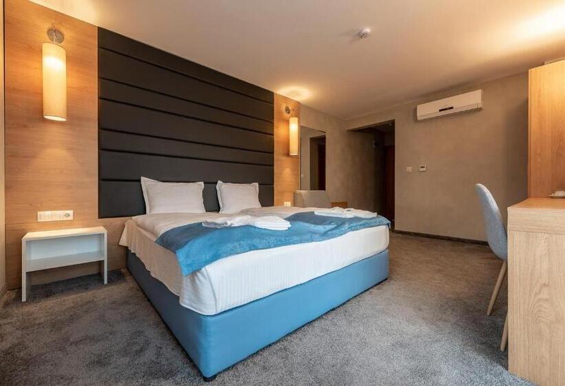 Superior room with lake view, Mobi Dick Family