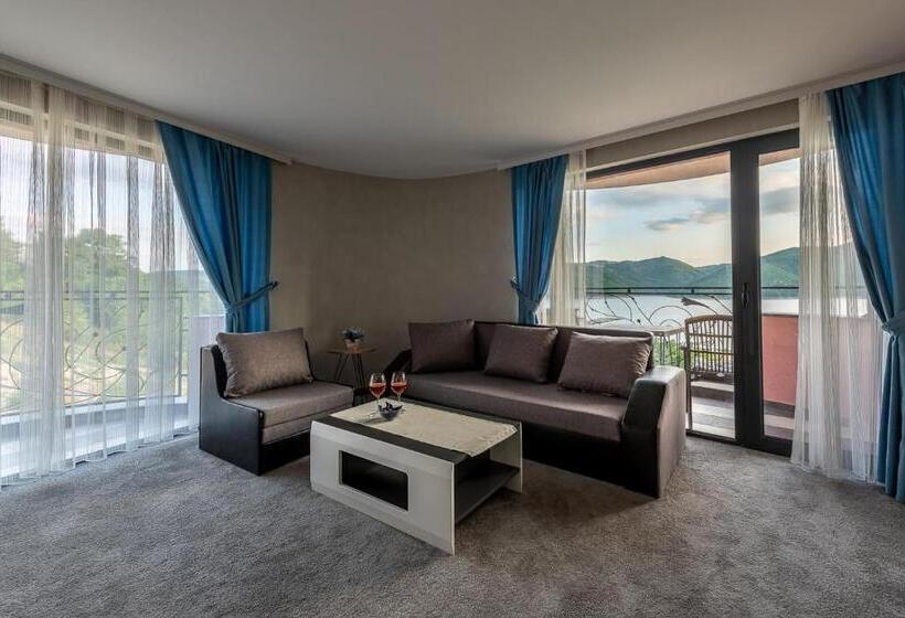 1 Bedroom Apartment Lake View, Mobi Dick Family