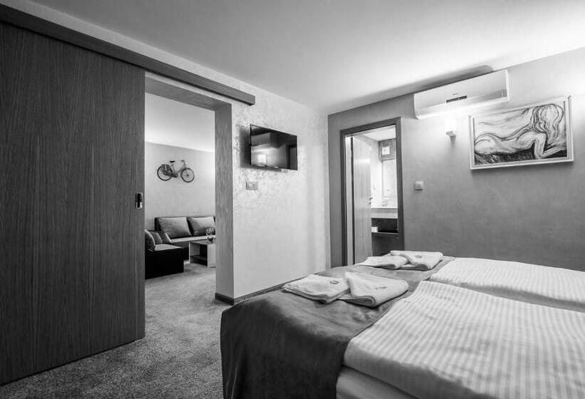 1 Bedroom Apartment Lake View, Mobi Dick Family