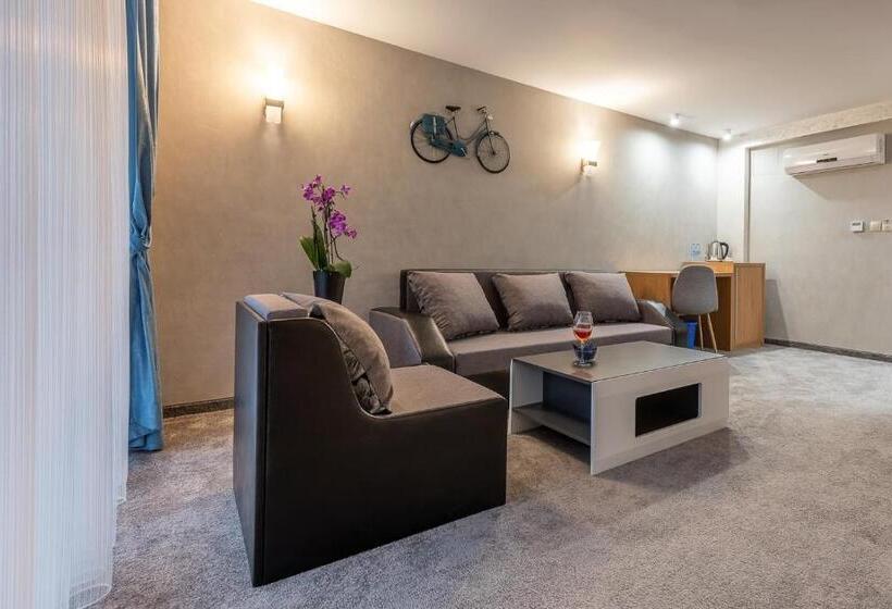 1 Bedroom Apartment Lake View, Mobi Dick Family