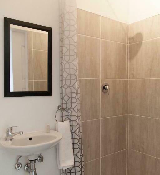 اتاق استاندارد, The City Club