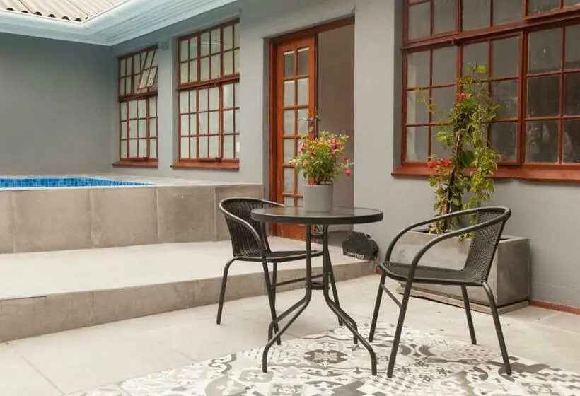 اتاق لوکس با تخت بزرگ, The City Club