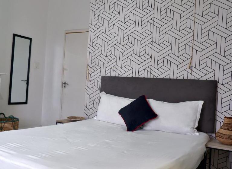 اتاق استاندارد, The City Club