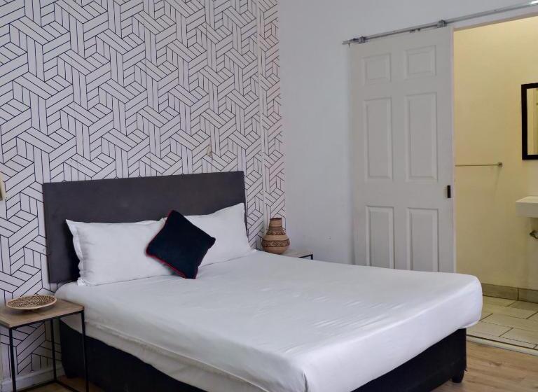 اتاق استاندارد, The City Club