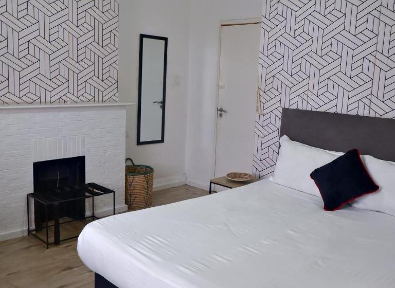 اتاق استاندارد, The City Club