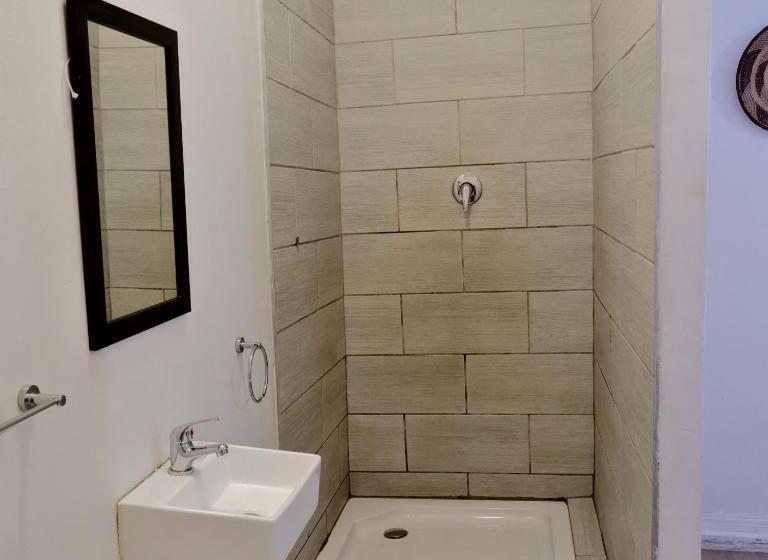 اتاق استاندارد, The City Club