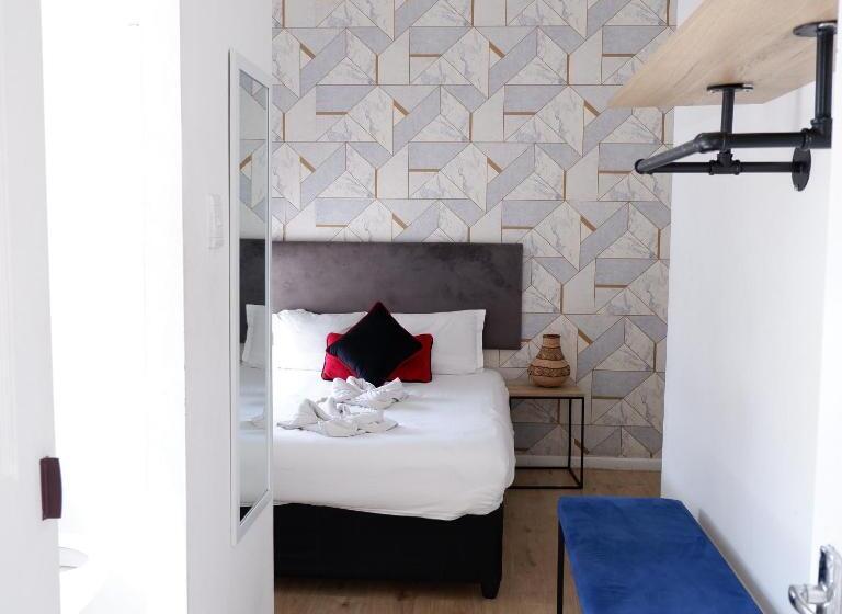 اتاق استاندارد, The City Club