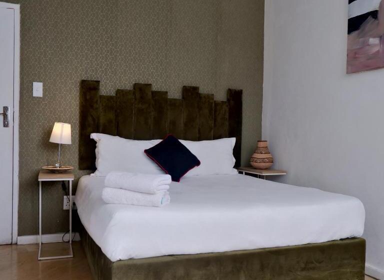 اتاق لوکس, The City Club