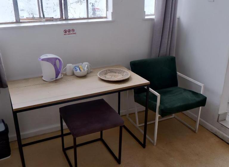 اتاق لوکس, The City Club