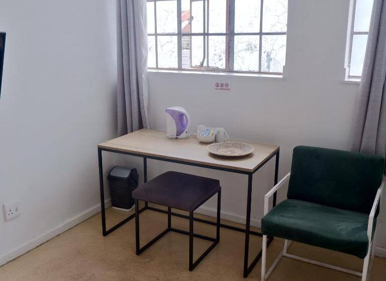 اتاق لوکس, The City Club