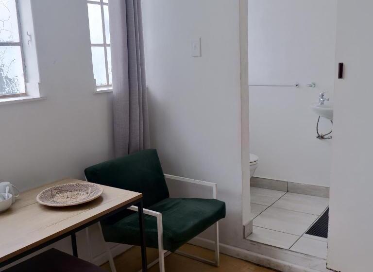 اتاق لوکس, The City Club