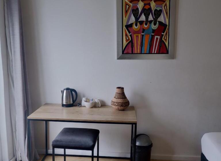 اتاق استاندارد اینتریور, The City Club