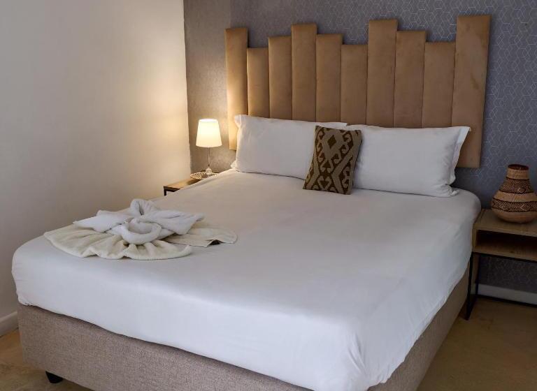 اتاق استاندارد با بالکن, The City Club