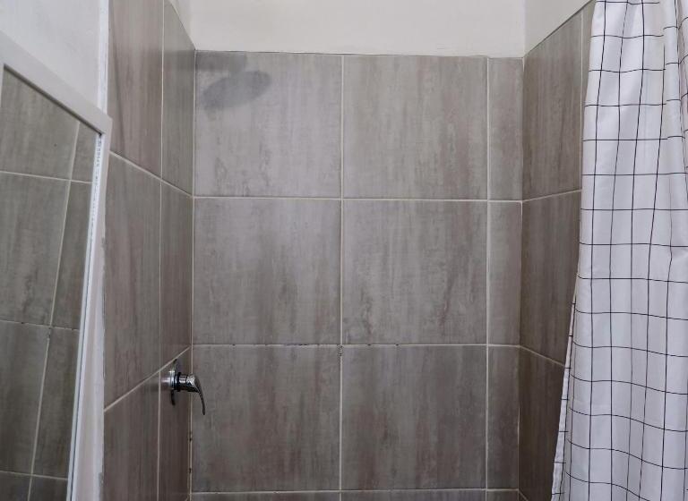 اتاق استاندارد با بالکن, The City Club