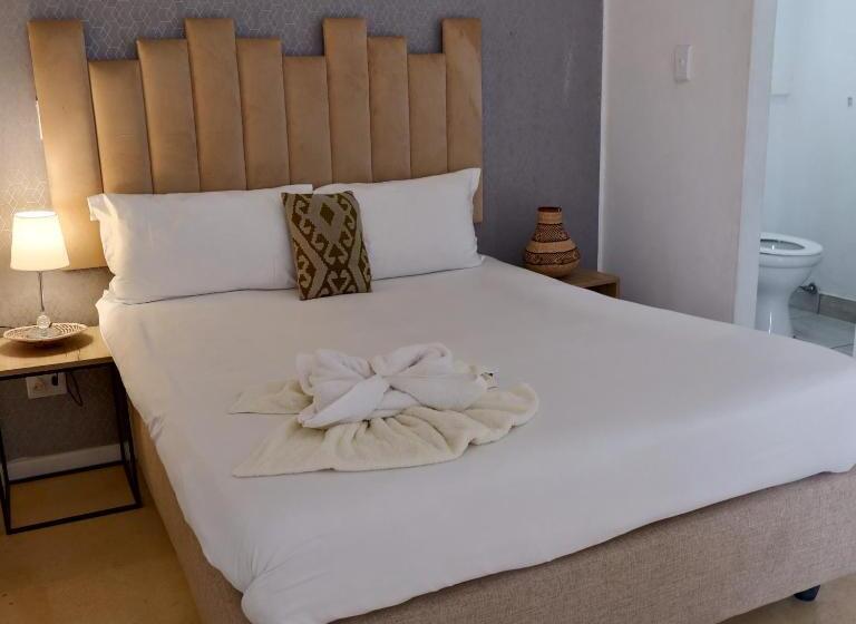 اتاق استاندارد با بالکن, The City Club