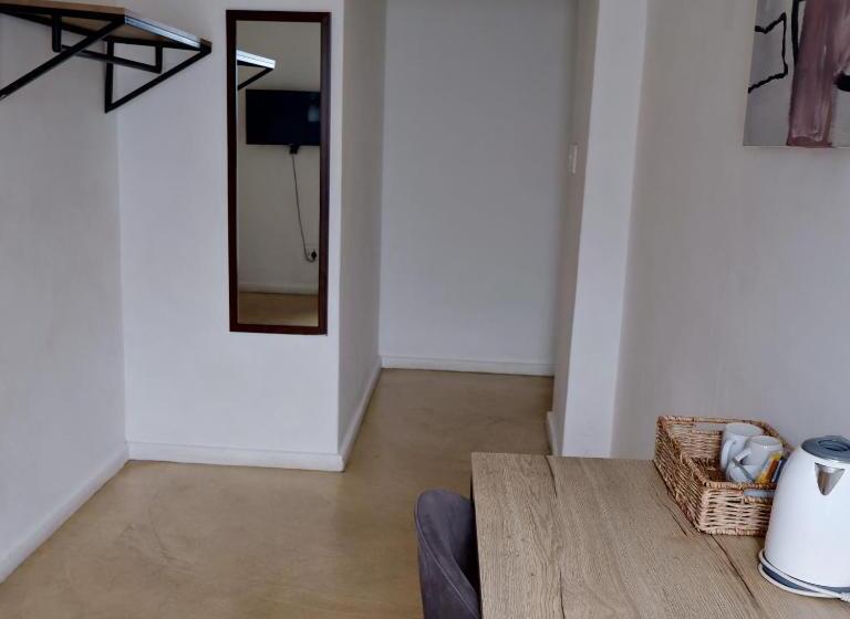 اتاق استاندارد با بالکن, The City Club