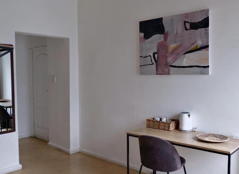 اتاق استاندارد با بالکن, The City Club