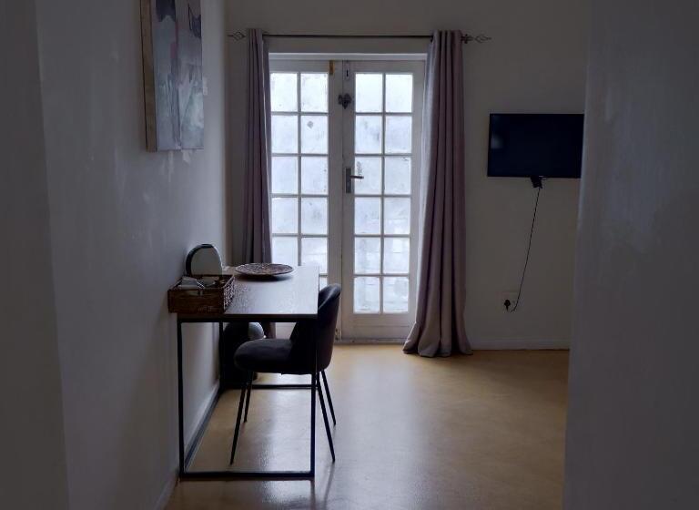 اتاق استاندارد با بالکن, The City Club