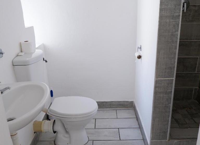 اتاق استاندارد با چشمانداز کوهستان, The City Club