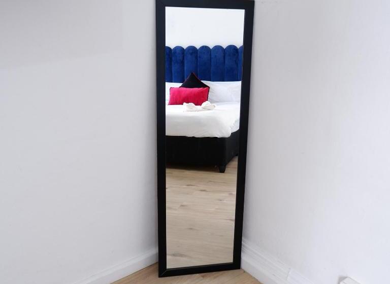 اتاق استاندارد با چشمانداز کوهستان, The City Club