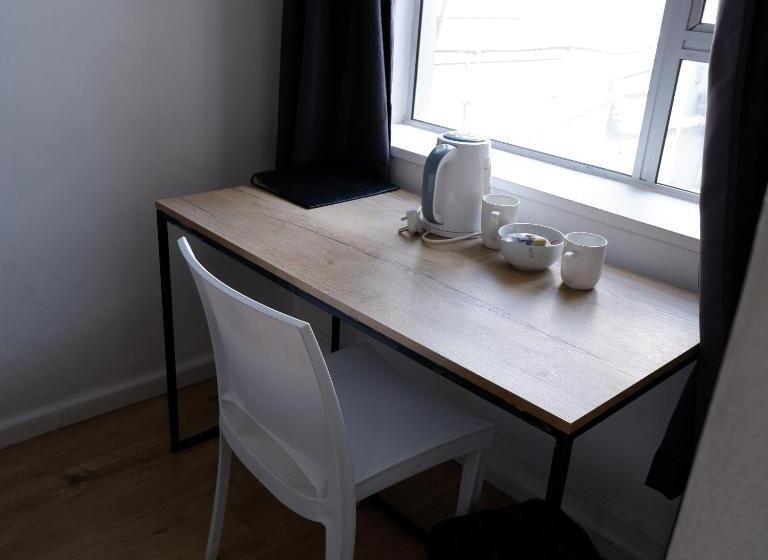 اتاق استاندارد با چشمانداز کوهستان, The City Club