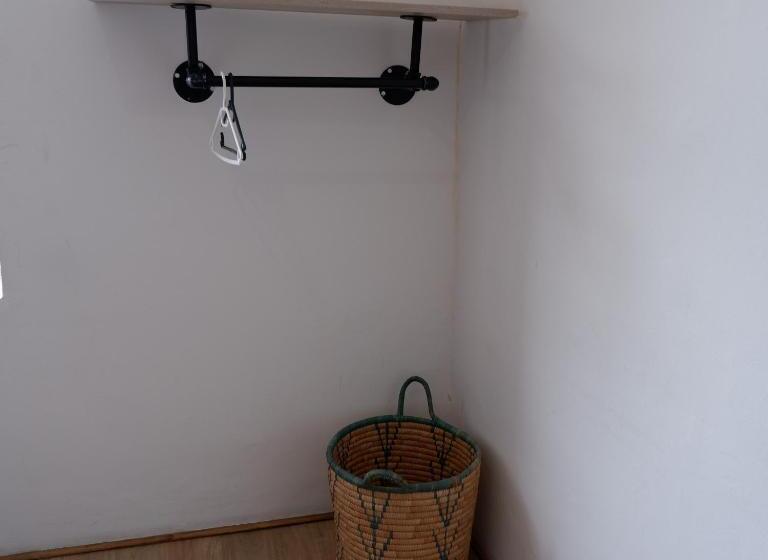 اتاق اکونومی, The City Club