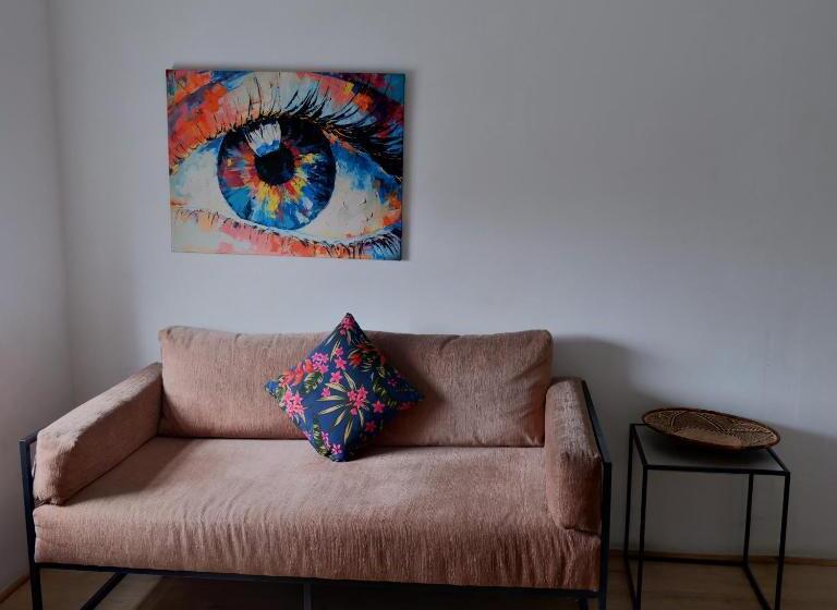 اتاق اکونومی, The City Club