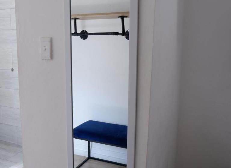 اتاق استاندارد, The City Club